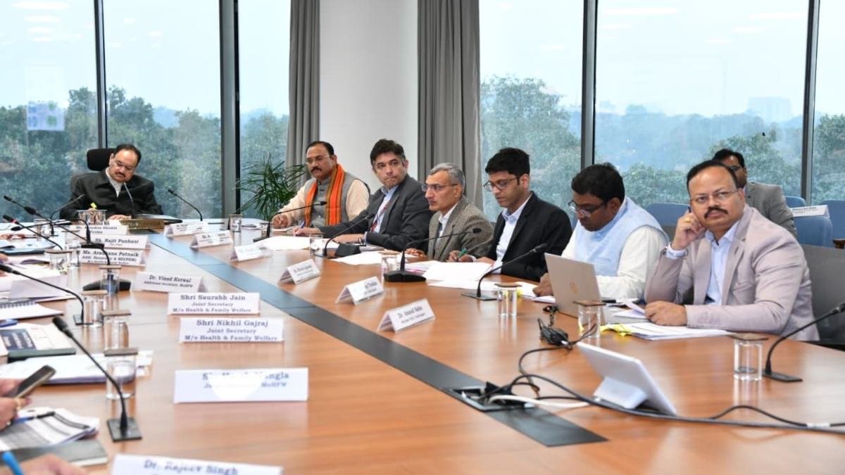 केंद्रीय स्वास्थ्य मंत्री नड्डा ने की प्रदेश की स्वास्थ्य स्थिति की उच्च स्तरीय समीक्षा
